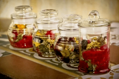 Infuzii din plante și ceaiuri este unul dintre mijloacele medicinei tradiționale în patologiile articulare